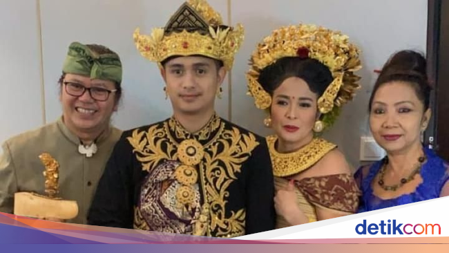 Jennifer Puji Ketampanan Ajun Perwira Pakai Baju Pengantin 