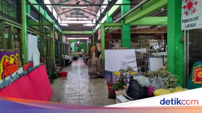 Suasana Pasar yang  Dapat Order Karangan  Bunga Ucapan 