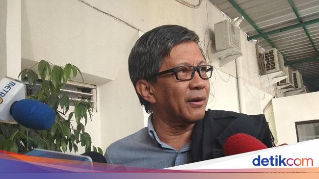 Rocky Gerung Siap Bersaksi di Sidang Ratna Sarumpaet