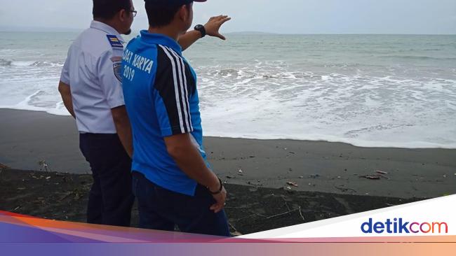 Gelombang Tinggi Nelayan Di Pangandaran Tiga Pekan Tak Melaut