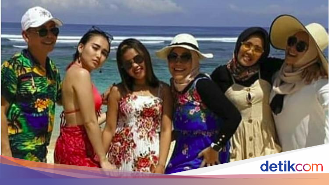 Return Only To Umrah Ayu Ting Ting Vacation Wear Bikini Direct Comment