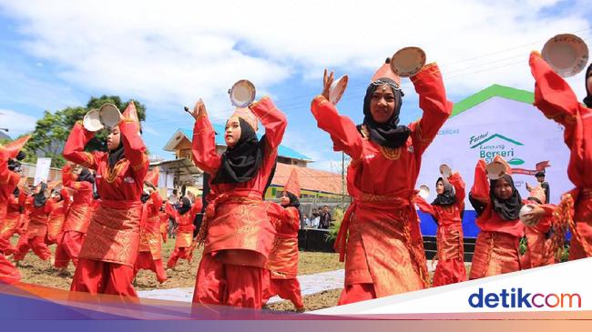 Apa Saja Properti Tari Piring Yang Digunakan Dalam Pentas