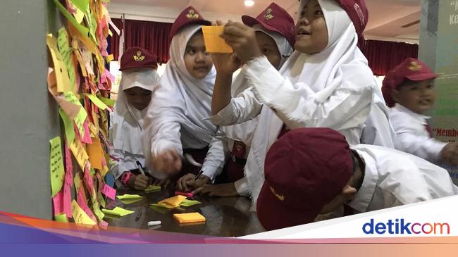 Hari Pendidikan Nasional Dan Catatan Dari Kpai Hingga Senayan