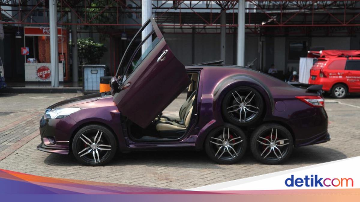 Mobil Roda 8 Yang Unik di IIMS 2019: Mobil Roda 8 dari Bandung
