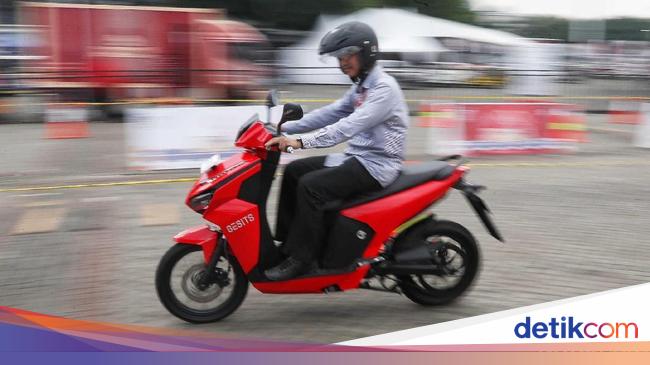 Electric motorcycles are subsidized at Rp.  6.5 million, that’s the cost of daily charging versus refueling