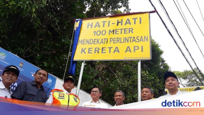 Tekan Kecelakaan, Rambu Keselamatan Dipasang di Perlintasan Bulak Kapal ...