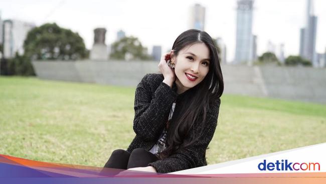 Sandra Dewi Bingung Jalani Hubungan Beda Agama