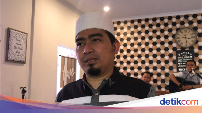 Cerita Ustaz Solmed Terinspirasi Kisah Hidup Kuli Panggul Cerita Ustaz Solmed Terinspirasi Kisah Hidup Kuli Panggul