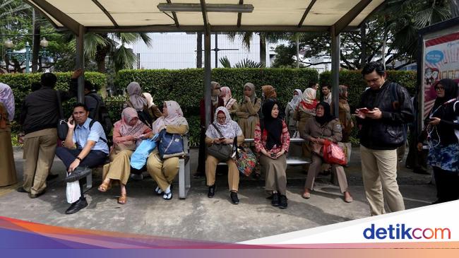 Jokowi Teken Aturan Penilaian Kinerja PNS Ini Isinya Jokowi Teken Aturan Penilaian Kinerja PNS Ini Isinya