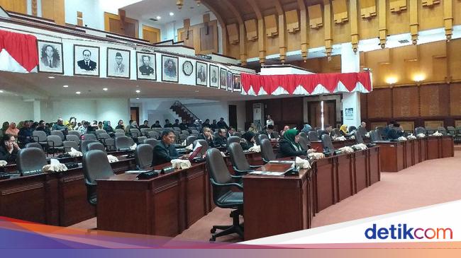 Ini Nama 50 Caleg yang Diprediksi Mengisi Kursi DPRD Kota   Ini Nama 50 Caleg yang Diprediksi Mengisi Kursi DPRD Kota