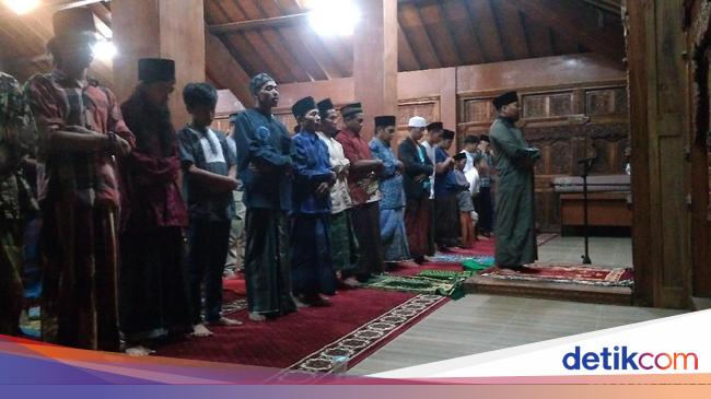 Ekspres Salat Tarawih 23 Rakaat Hanya 7 Menit Di Padepokan Anti Galau