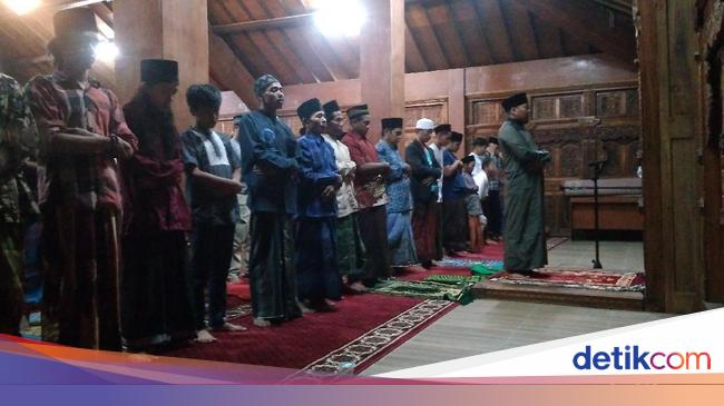 Ekspres Salat Tarawih 23 Rakaat Hanya 7 Menit Di Padepokan Anti Galau