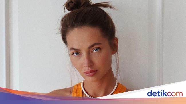 Selebgram Seksi Ini Jadi Kontroversi Hadir di Parade Hari Selebgram Seksi Ini Jadi Kontroversi Hadir di Parade Hari