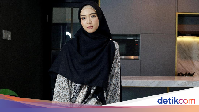 Lindswell Kwok Ratu Wushu yang Kini Berhijab