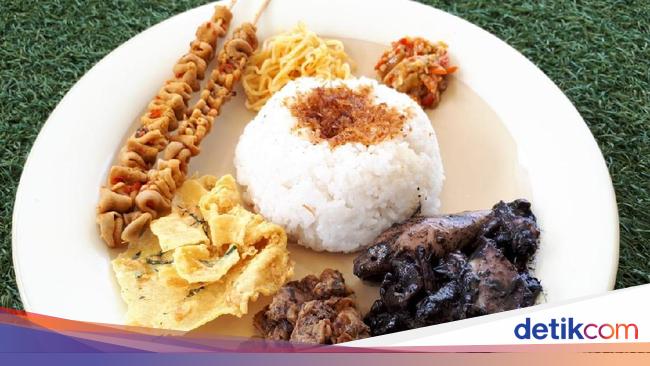 Pak Kris: Pedas Mantap Cumi Hitam Gaya Madura Dicocol Saus Mangga