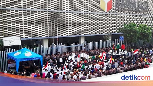 Tantangan Etika Dalam Praktik Demokrasi