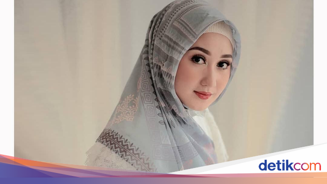 5 Gaya Busana yang Sebaiknya Tidak Dipakai Saat Lebaran 2019 