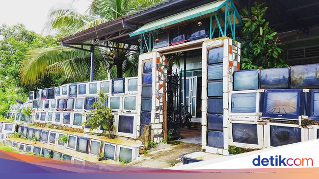 Jangan Heran Pagar  Rumah Ini Dibuat dari  Tumpukan TV Bekas 