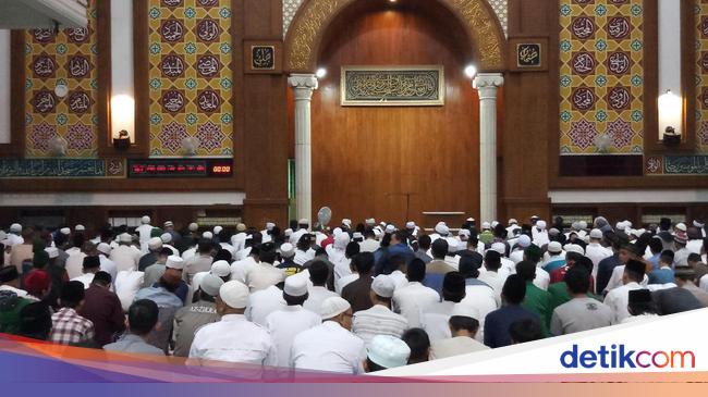 Jemaah Az Zikra Bacakan 7 Surat Alquran Untuk Almarhum Ustaz Arifin Ilham