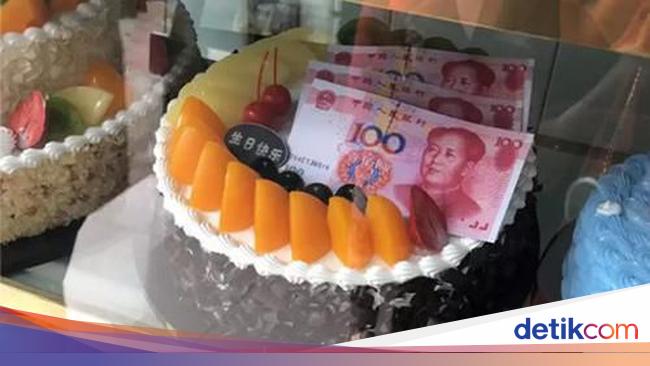 Restoran Kembalikan Uang Rp 24 Juta Yang Ditemukan Dalam Kue Ultah Pengunjung