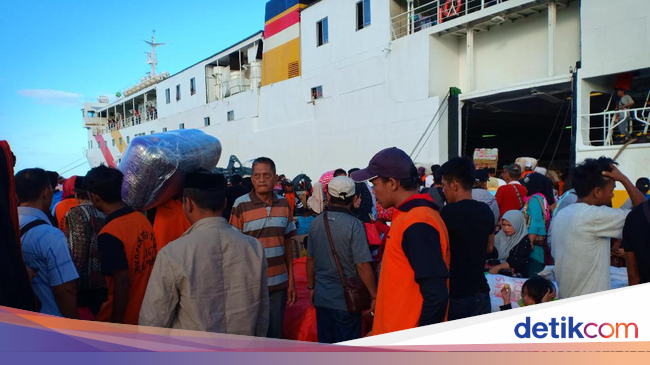 TKI Mudik dari Malaysia, Padati Pelabuhan Nusantara di Sulsel TKI Mudik dari Malaysia, Padati Pelabuhan Nusantara di Sulsel