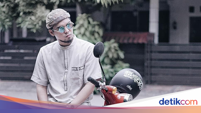 8 Baju Koko Kekinian untuk Lebaran Ala Teuku Wisnu hingga 