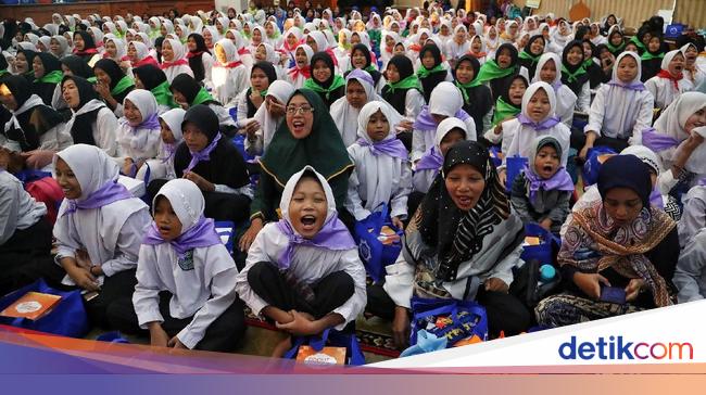 Ayat Alquran Tentang Menyantuni Yatim Dan Keutamaannya Ayat Alquran Tentang Menyantuni Yatim Dan Keutamaannya