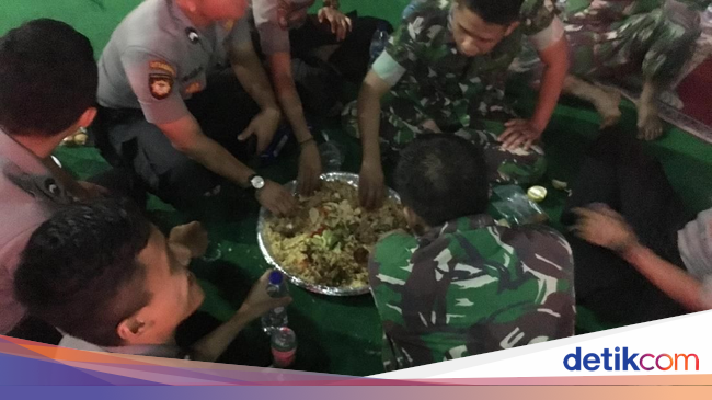 Selesai Amankan Jakarta Pascaaksi, TNI-Polri Kompak Bukber di Jakbar - detikNews