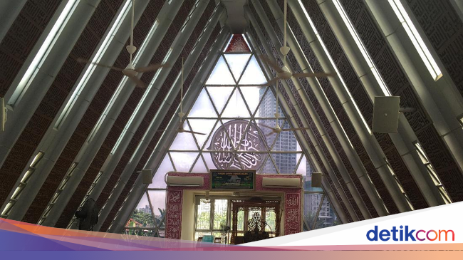 Melihat Masjid  Segitiga  Lain Rancangan Ridwan Kamil di 