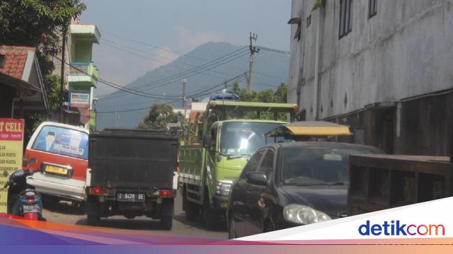 15 Kandang Disiapkan untuk Truk Besar yang Bandel Lewat 15 Kandang Disiapkan untuk Truk Besar yang Bandel Lewat
