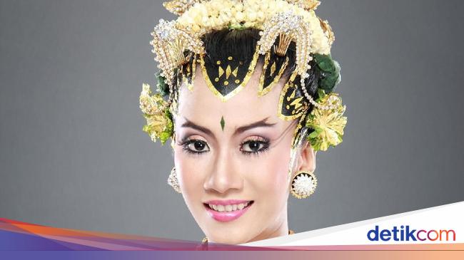 Viral Pengantin Disembur Asap Rokok Oleh Perias Ini Makna Adat Di Baliknya