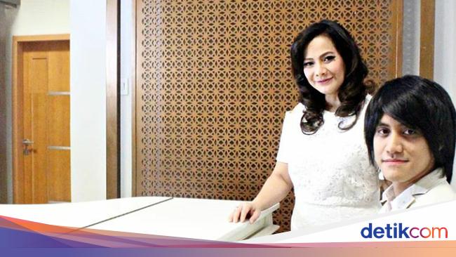 Terlilit Utang Rp 17 M Kevin Aprilio Diminta Memes Jadi Musisi Saja<script async src=