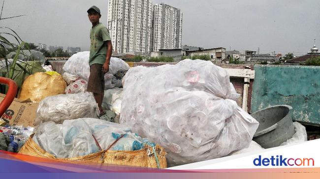 Kisah Pengepul Barang Bekas yang Bikin Resah Warga