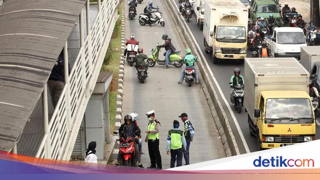 Lampu Sepeda Motor Wajib Nyala di Siang Hari Digugat ke MK Lampu Sepeda Motor Wajib Nyala di Siang Hari Digugat ke MK