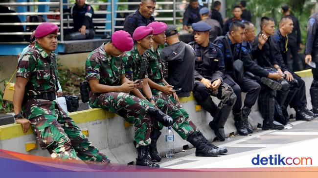 Membandingkan Gaji Tni Dan Polisi