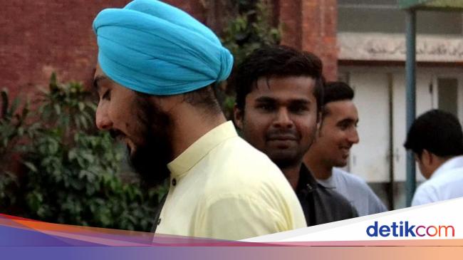 Di Jerman Orang Berserban Penganut Sikh Wajib Pakai Helm