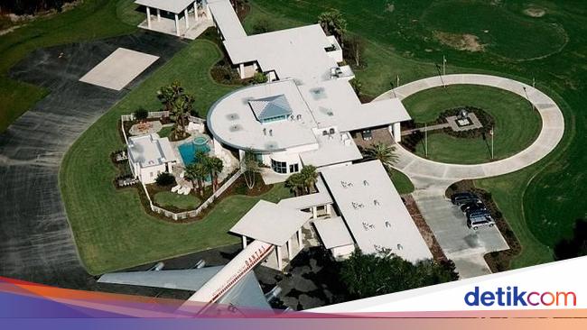 Menengok Rumah Nempel Bandara Milik John Travolta