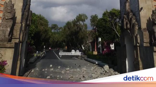 Gapura ITDC Nusa Dua Rusak Akibat Gempa Bali