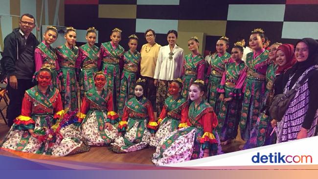 Smp Labschool Jakarta Juara Lomba Tari Tradisional Di Paris