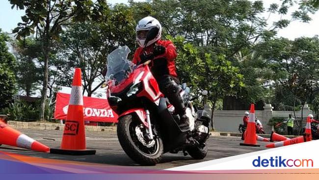 5 Fakta Honda ADV 150 Spesifikasi dan Harganya 5 Fakta Honda ADV 150 Spesifikasi dan Harganya