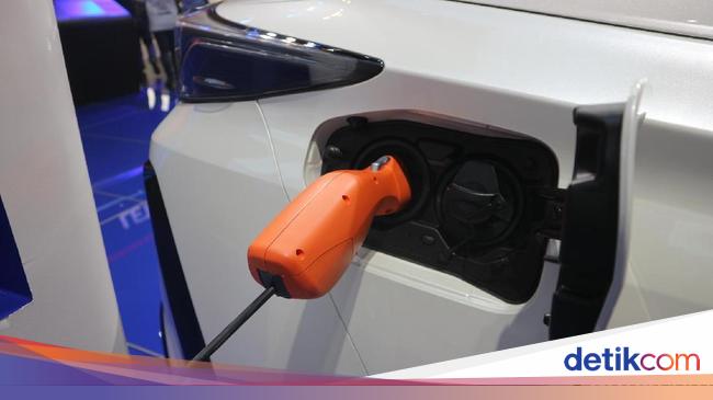 Mau Ngecas Mobil Listrik di Rumah Perhatikan Hal Ini Dulu Mau Ngecas Mobil Listrik di Rumah Perhatikan Hal Ini Dulu
