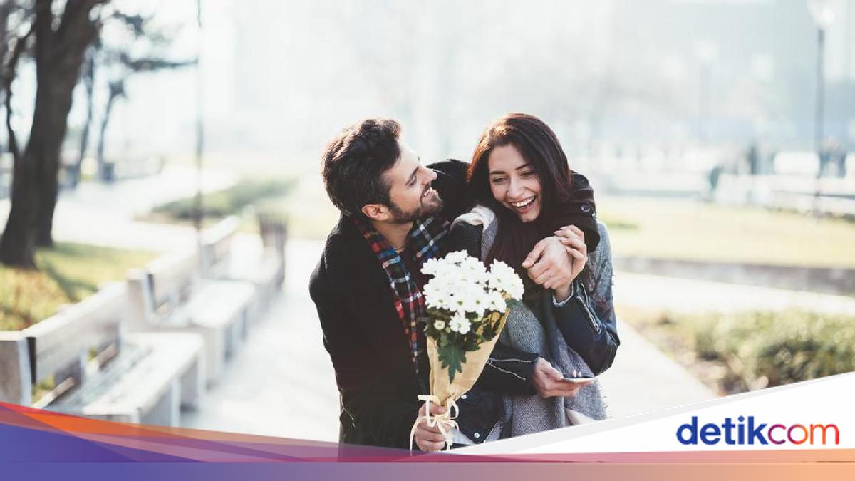 Ciriciri Pria yang Menutupi Perasaan Cintanya, Perhatikan 10 Sikapnya Ini