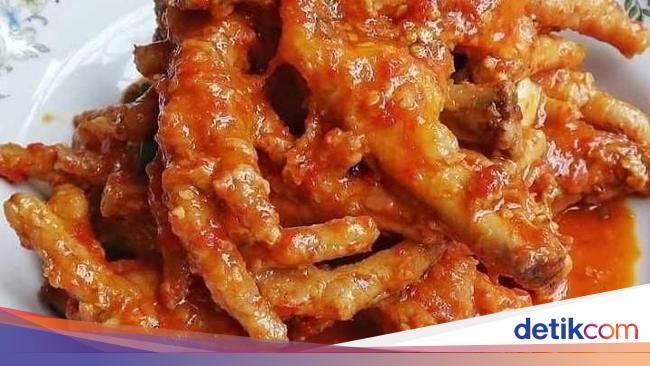 5 Jajanan Kaki Lima Ini Pedasnya Bikin Nangis