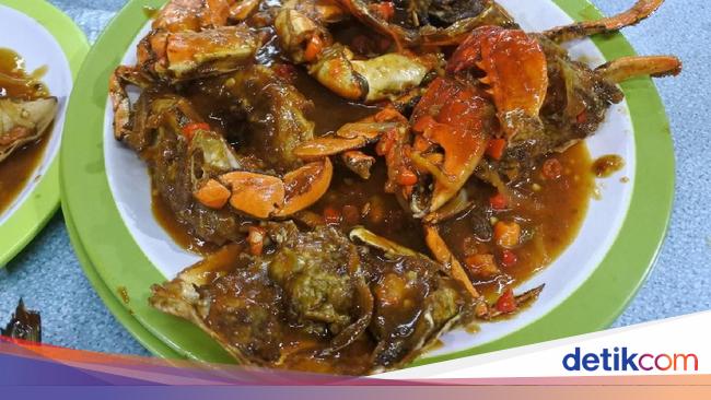 Ade Fani 67 Puas Makan Kepiting hingga Baronang di Warung  