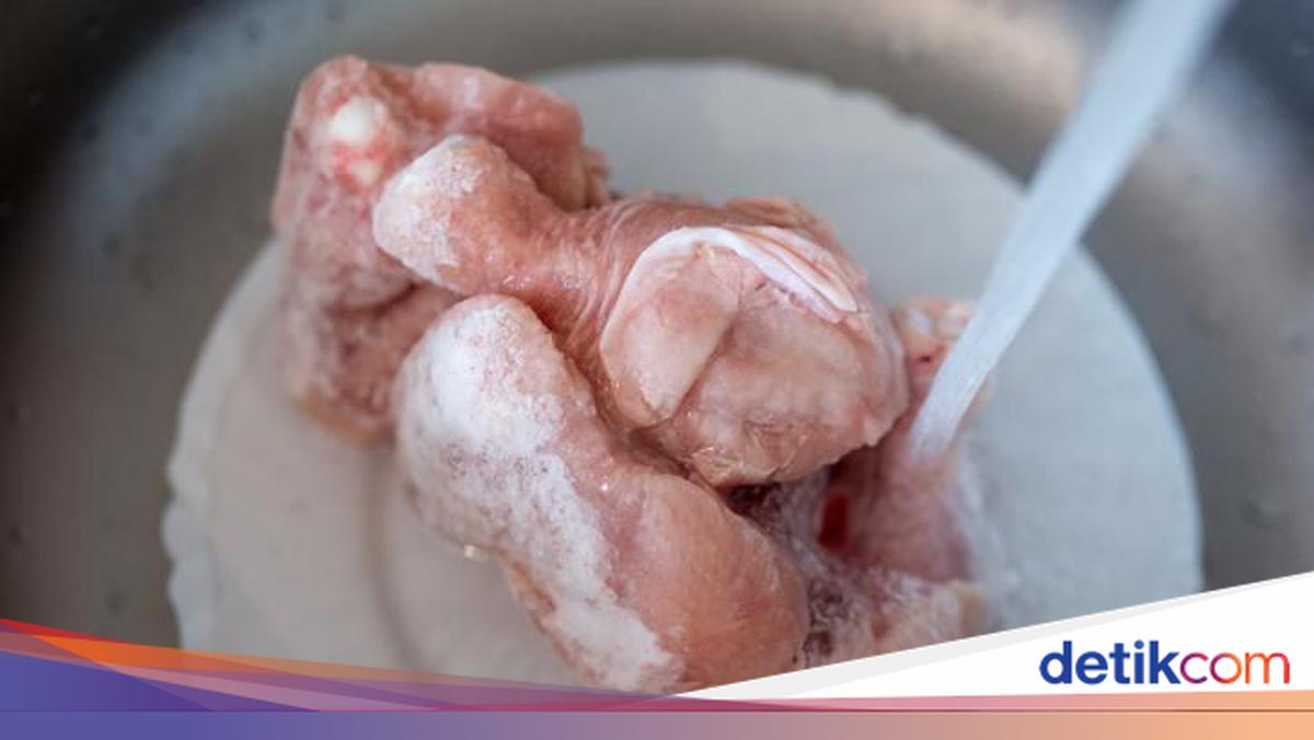 Cara Mencairkan Daging Beku dari Freezer, Jangan Asal Rendam Air Panas!
