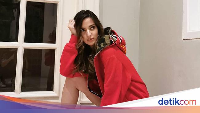 Adu Gaya 9 Artis Pose Jongkok Cantik di Instagram Jedar Adu Gaya 9 Artis Pose Jongkok Cantik di Instagram Jedar