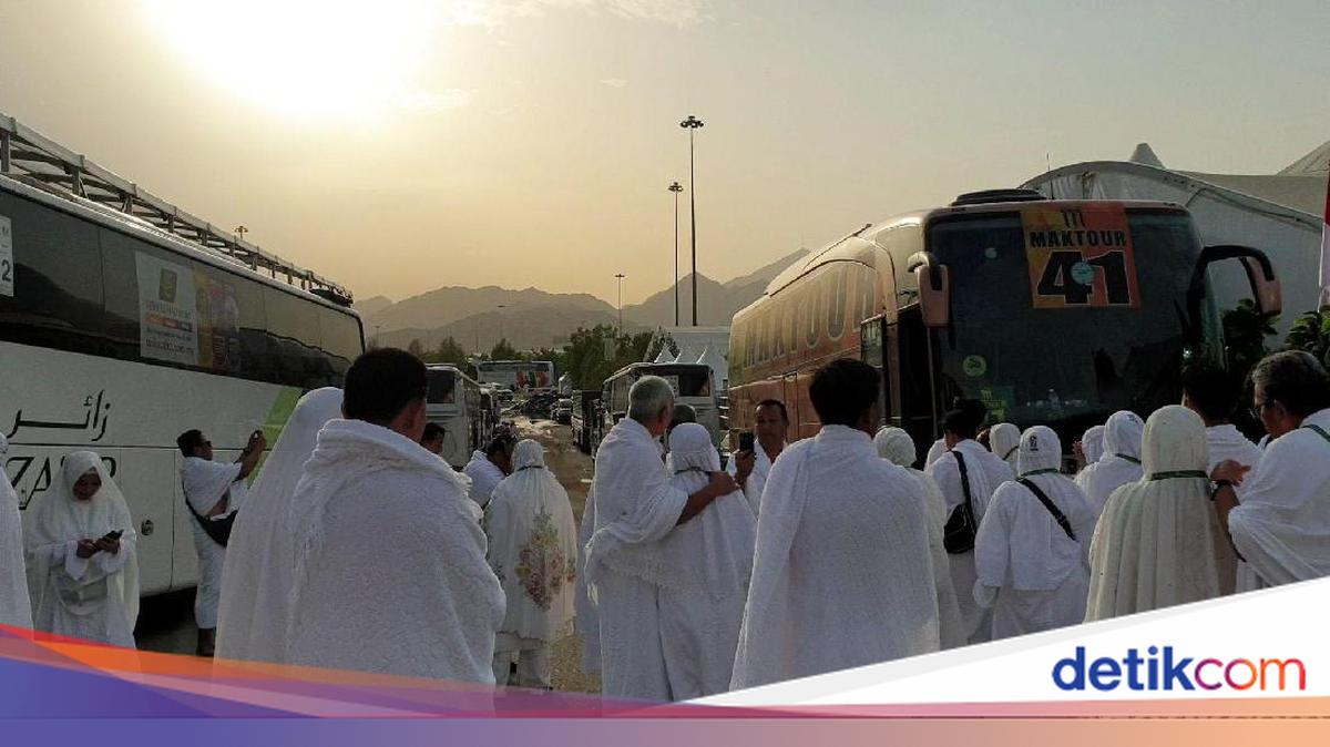 Daftar barang yang perlu dibawa saat fase Armuzna. Gunakan tas ransel dan selempang efisien.

Via: @detikHikmah