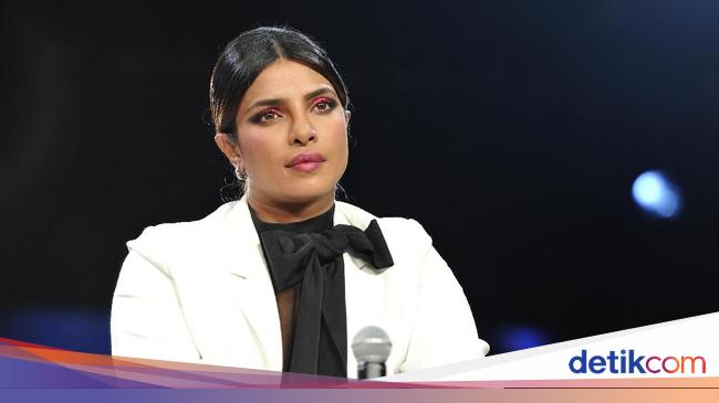 Foto-foto Jadul Artis Sebelum Terkenal, Priyanka Chopra ...