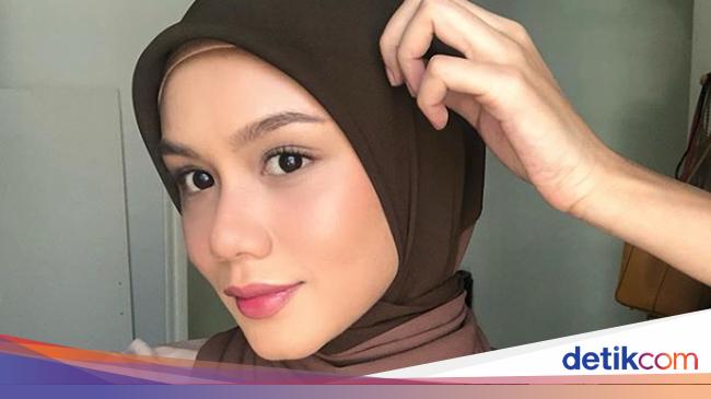 Artis Malaysia Ini Diprotes Netizen Karena Terlalu Seksi Foto 5