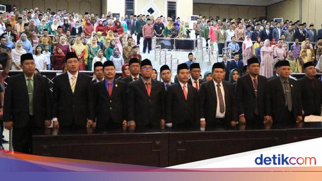 Baru 7 Hari Kerja 50 Anggota Dprd Jombang Terima Gaji Rp 25 Juta Baru 7 Hari Kerja 50 Anggota Dprd Jombang Terima Gaji Rp 25 Juta